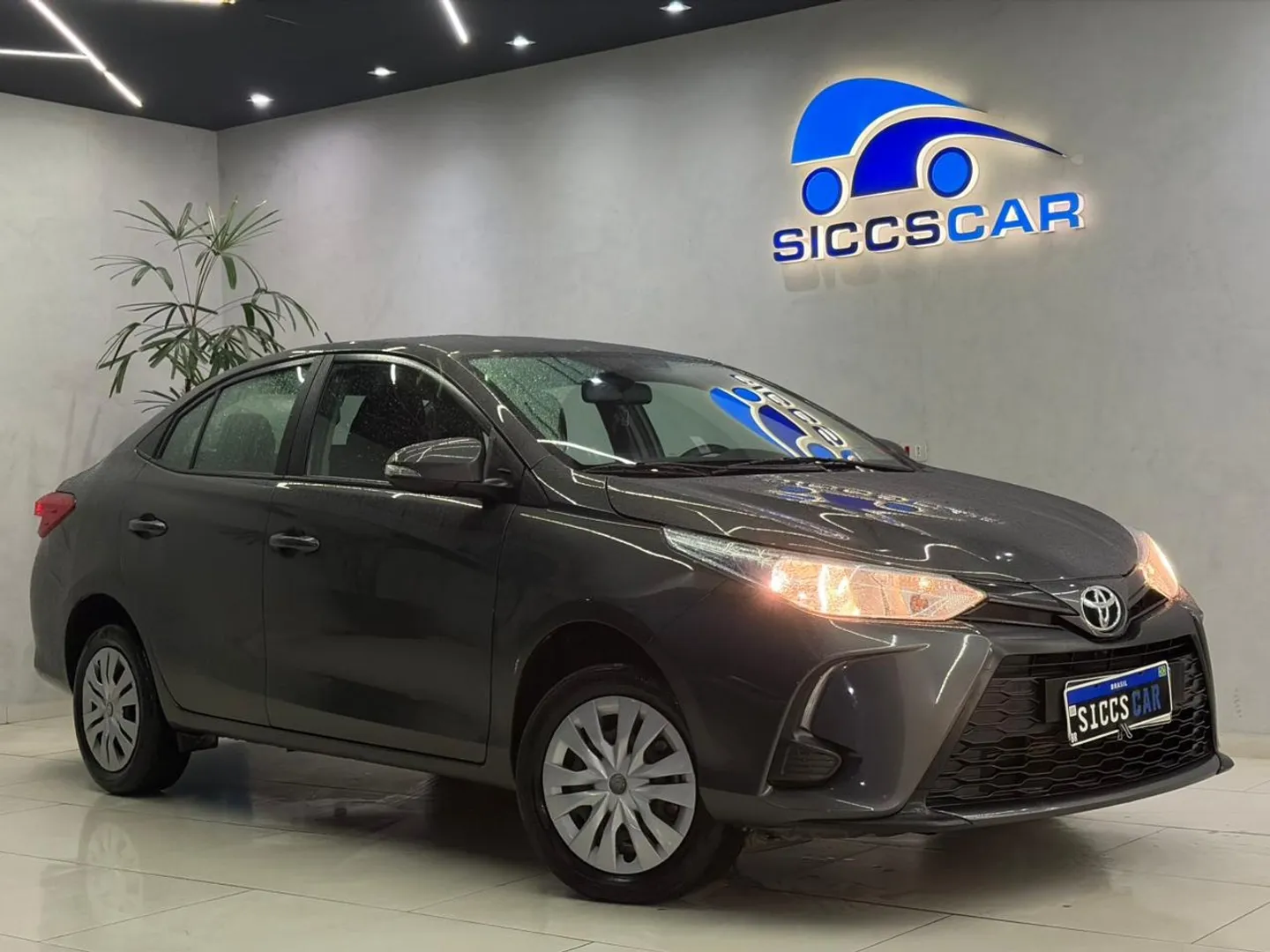 Toyota Yaris frente